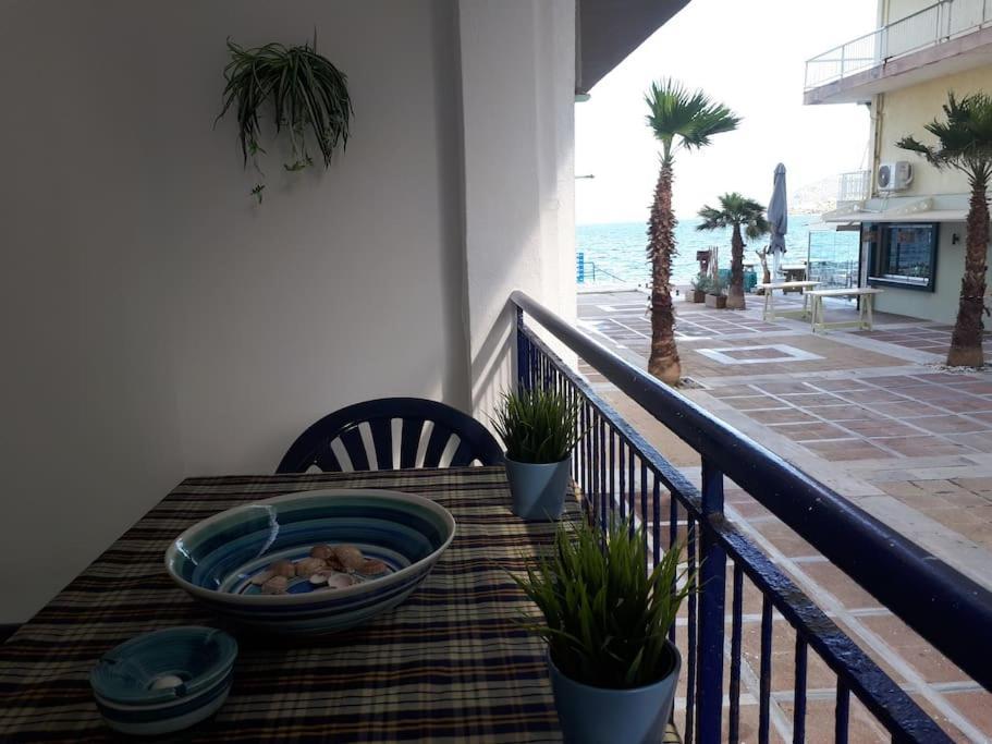 Cozy Seaside Apartment Loutraki ภายนอก รูปภาพ