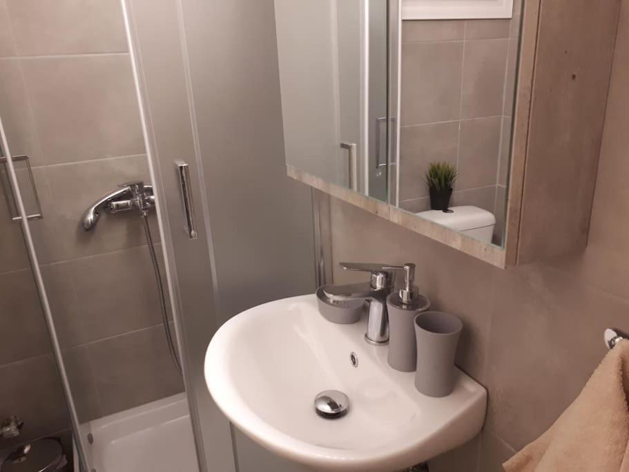 Cozy Seaside Apartment Loutraki ภายนอก รูปภาพ