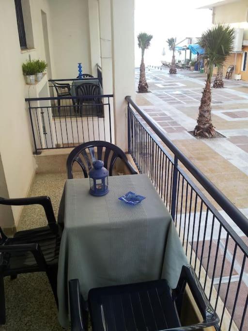 Cozy Seaside Apartment Loutraki ภายนอก รูปภาพ